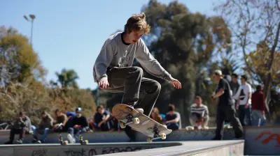 Longboarding vs Skateboarding: Which One is Right for You?