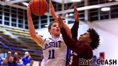 De La Salle and Jesuit Face Off in Annual Pre-Christmas Basketball Showdown